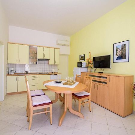 Apartments Mija Bol Bagian luar foto