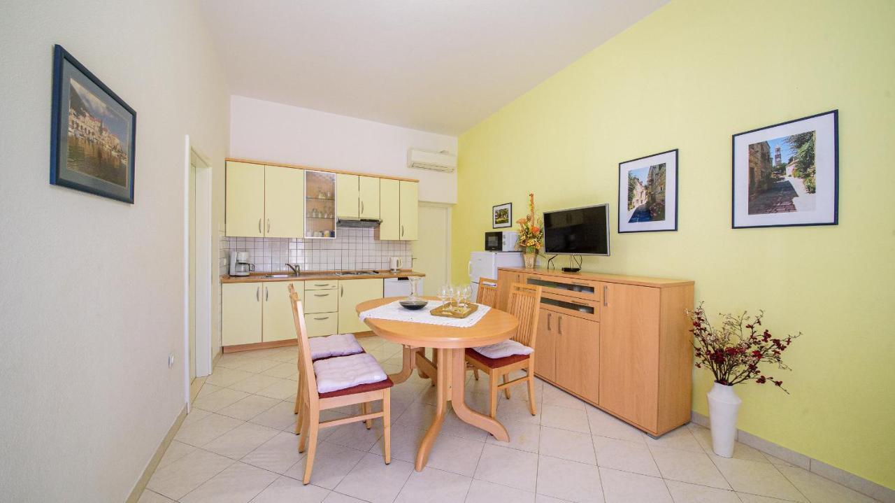 Apartments Mija Bol Bagian luar foto