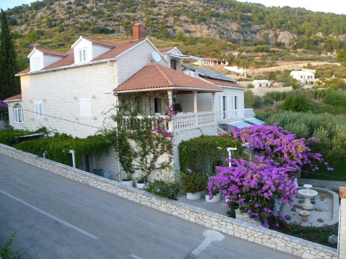 Apartments Mija Bol Bagian luar foto