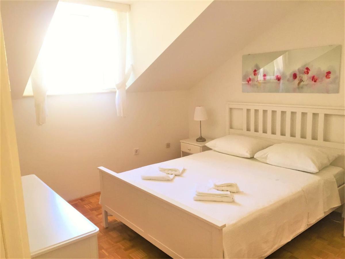 Apartments Mija Bol Bagian luar foto
